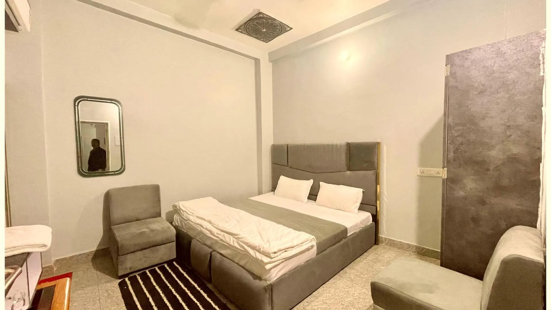 Hotel Prakash Guest House ! Varanasi ! Fully-Air-Conditioned Hotel At Prime Location With Off Site Parking Availability, Near Kashi Vishwanath Temple, And Ganga Ghat