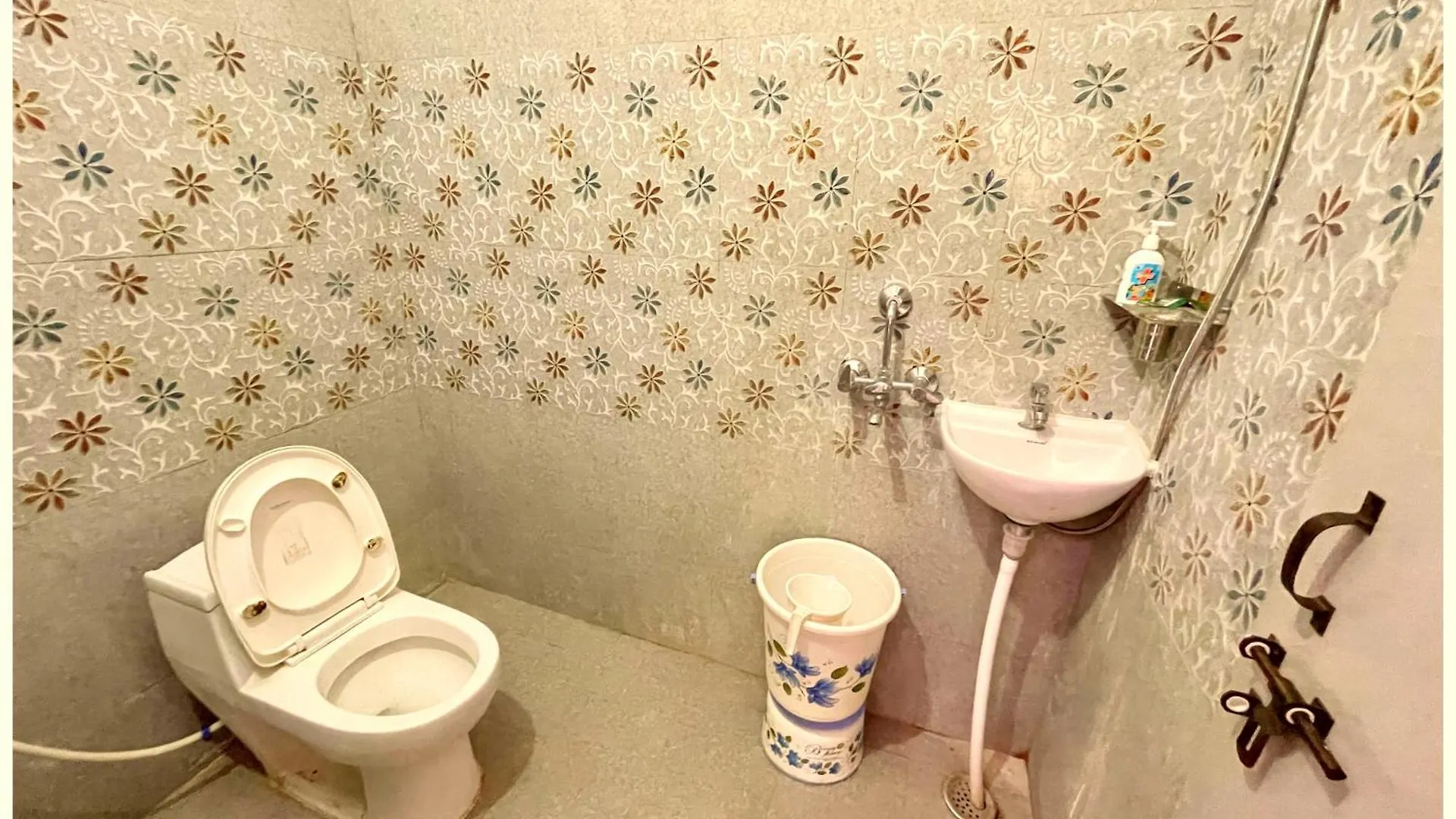 ****  Hotel Prakash Guest House ! Varanasi ! Fully-Air-Conditioned Hotel At Prime Location With Off Site Parking Availability, Near Kashi Vishwanath Temple, And Ganga Ghat India
