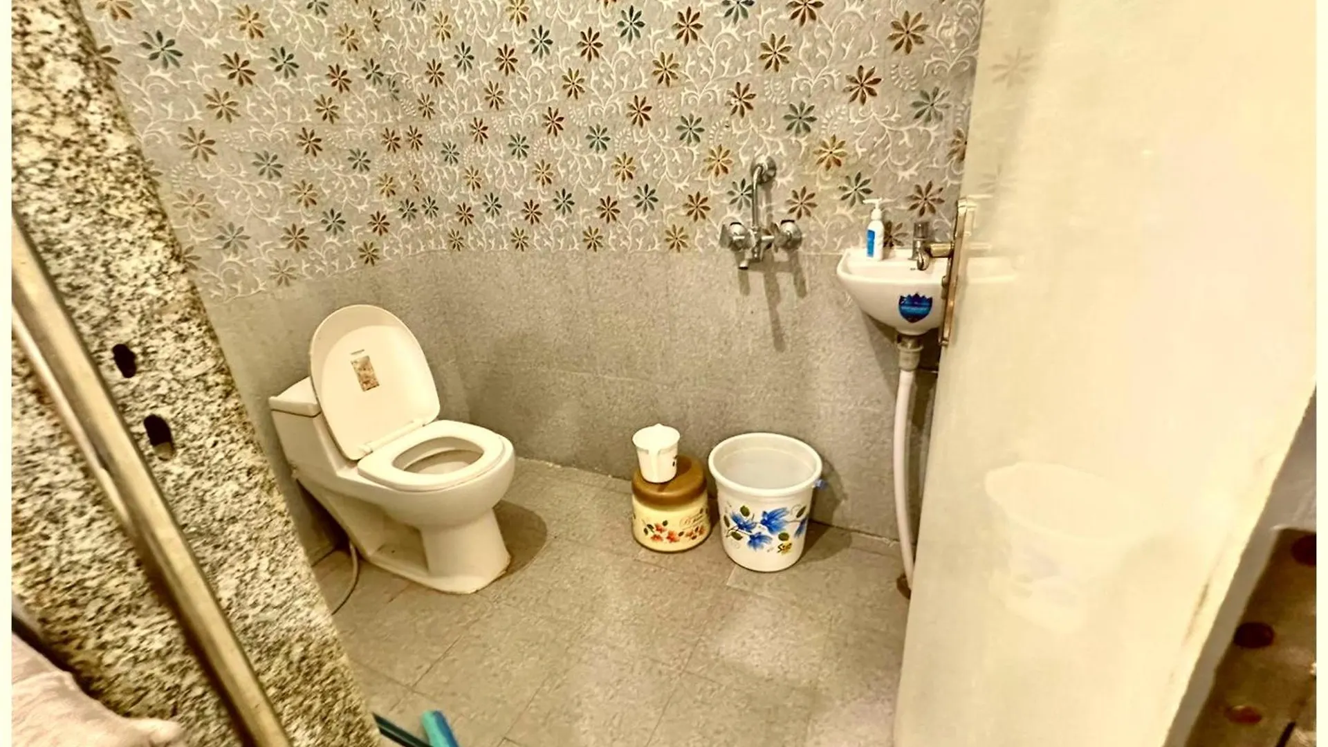 Hotel Prakash Guest House ! Varanasi ! Fully-Air-Conditioned Hotel At Prime Location With Off Site Parking Availability, Near Kashi Vishwanath Temple, And Ganga Ghat