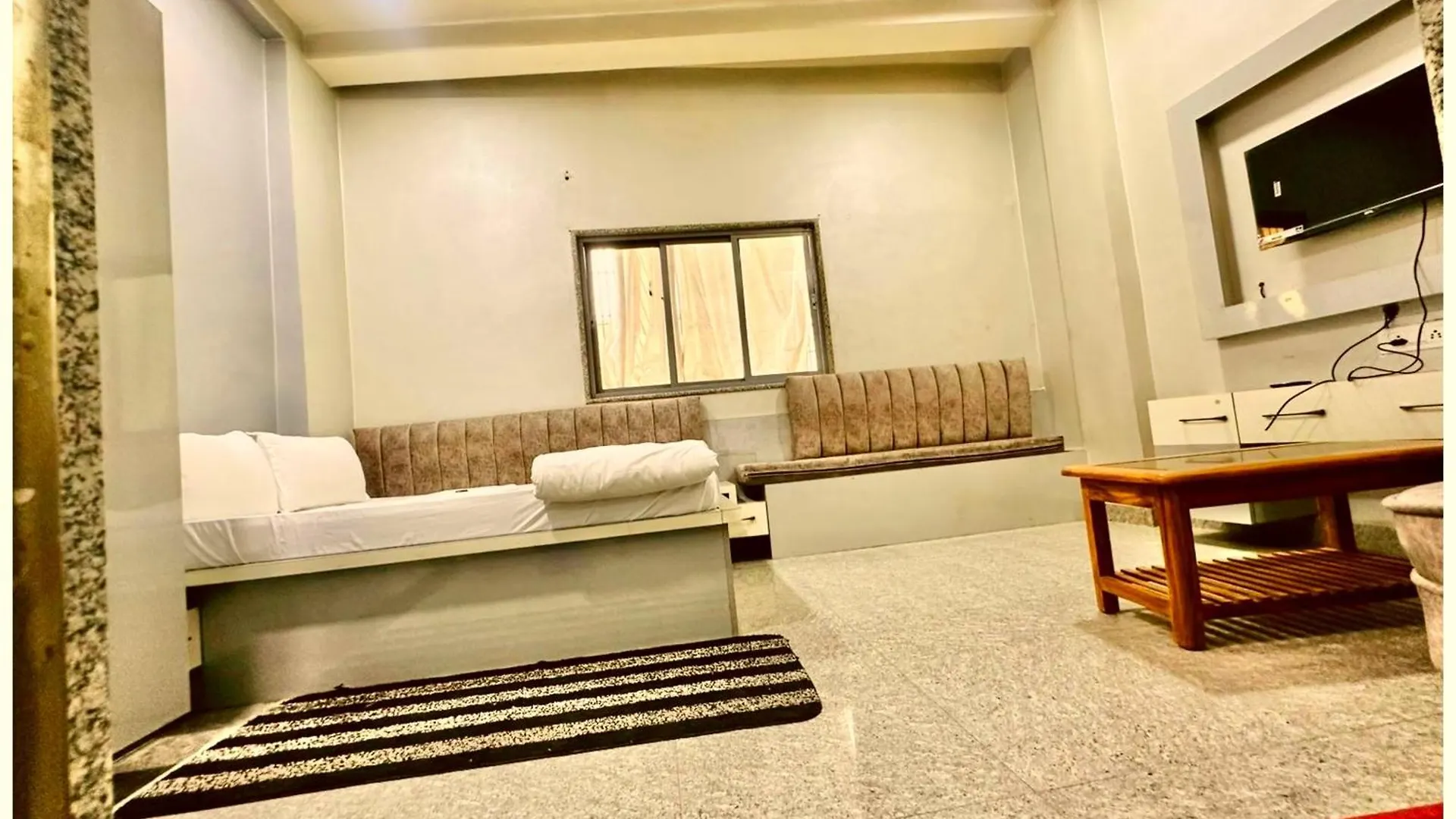 ****  Hotel Prakash Guest House ! Varanasi ! Fully-Air-Conditioned Hotel At Prime Location With Off Site Parking Availability, Near Kashi Vishwanath Temple, And Ganga Ghat India