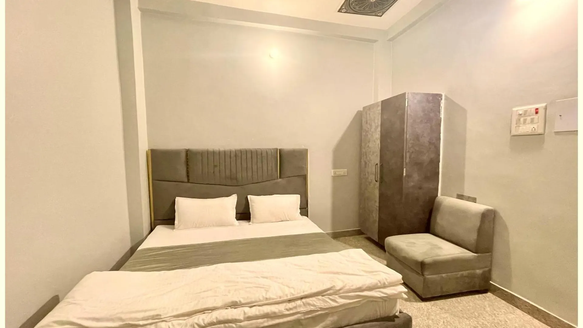Hotel Prakash Guest House ! Varanasi ! Fully-Air-Conditioned Hotel At Prime Location With Off Site Parking Availability, Near Kashi Vishwanath Temple, And Ganga Ghat